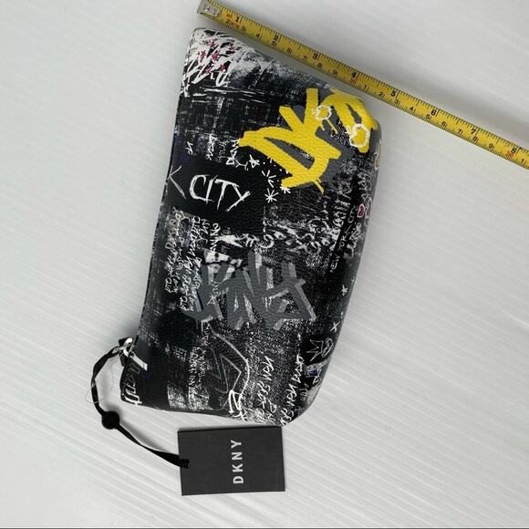 🆕 DKNY graffiti print pouch streetwear style - Picture 3 of 12